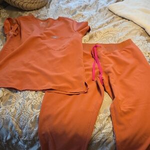 Figs Two-Piece Scrub Set in Rust Orange with Pink Drawstring -Large